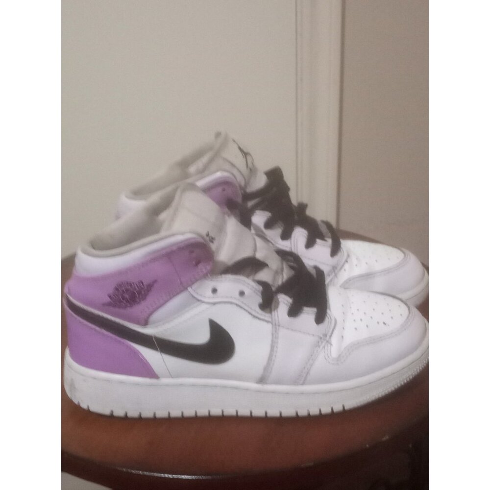 Nike Air Jordan 1 Mid GS Barely Grape DQ8423-501 - Women’s Size 5.5 / 4Y